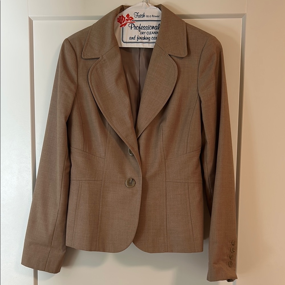 Ann Taylor Tan Blazer with Notched Lapels and Fitted Silhouette